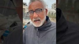 مواطن من غزة يعيش داخل بيته الآيل للسقوط