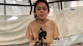 تكتب وتأكل بقدمها.. الطفلة سارة البرش من شمال غزة بتر القصف الإسرائيلي ذراعيها لكنه لم يبتر عزيمتها