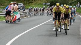 توقف سباق دراجات بإسبانيا احتجاجًا على مشاركة فريق إسرائيلى