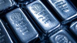 انهيار تاريخي لسعر الفضة: من القمم الذهبية إلى تراجعات مدوية تهز الأسواق