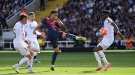 تجدد الصراع بين ريال مدريد وبرشلونة: اتهامات متبادلة ومساعدات خفية