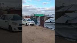 خيام النازحين المهترئة في بلدة الزوايدة وسط قطاع غزة نتيجة المنخفض الجوي