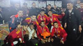 فريق الشهيد طارق الهور متوجًا بالكأس