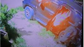 مستوطنون يحرقون مركبتين في يطا جنوب الخليل