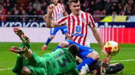 آرسنال يشكو أتلتيكو مدريد ليويفا بسبب طول أعشاب الملعب