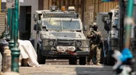 الاحتلال يحاصر منزلًا في بيت أمر شمال الخليل