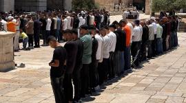 50 ألف مصلّ يؤدون صلاة الجمعة في الأقصى