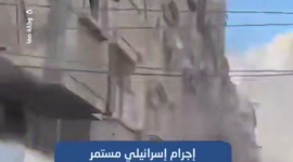 لحظة استهداف طائرات الاحتلال الإسرائيلي لمصلى ومربع سكني في مخيم الشاطئ غربي مدينة غزة