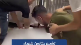 تشييع جثامين 4 شهداء ارتقوا بقصف إسرائيلي استهدف باص مواصلات عامة بمنطقة مجلس الوزراء في حي تل الهوا جنوب غربي مدينة غزة