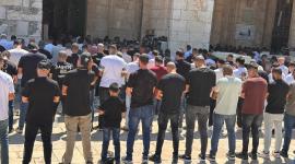 عشرات الآلاف يؤدون الجمعة في الأقصى