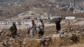 مستوطنون يهاجمون المزارعين شمال الخليل