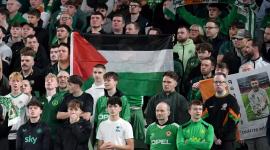 جماهير منتخب أيرلندا ترفع علم فلسطين