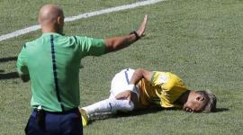نيمار تعرض للإصابة في الدقيقة الرابعة من لقاء منتخب بلاده مع تشيلي