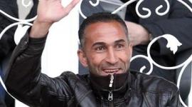 علي لعب للوحدات على مدار نحو 20 عاماً