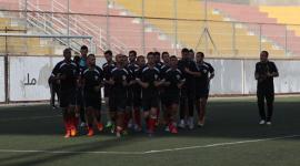 جندية خلال قيادته حصة تدريبية للوطني
