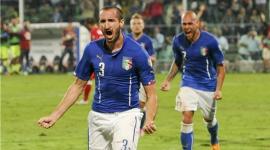 جيورجيو كيلليني سجل هدفي إيطاليا في مرمى أذربيجان