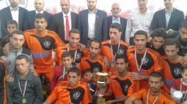 فريق اتحاد خانيونس متوجاً بكأس البطولة
