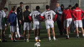 المدير الفني أحمد الحسن هنأ اللاعبين على فوز الوطني بجائزة أفضل منتخب في أسيا