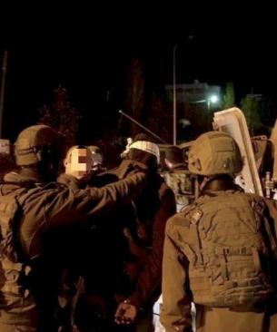 الاحتلال يصيب فتى ويعتقله في قلقيلية