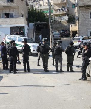 الاحتلال يخطر بهدم محال تجارية جنوب جنين