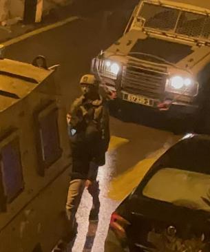 الاحتلال يعتقل شابين من العيزرية شرق القدس