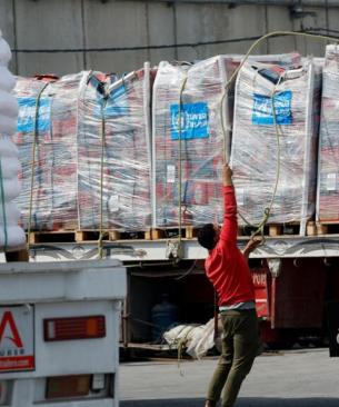 الإعلام الحكومي: تصريحات ملادينوف بشأن دخول 602 شاحنة إلى القطاع عارٍ عن الصحة