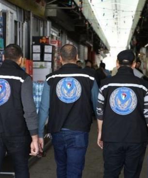 مباحث التموين بغزة تتلف 3 أطنان مواد غذائية مخالفة