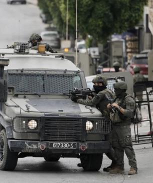 الاحتلال يشن اقتحامات واعتقالات بالضفة والقدس ويجرف أراضٍ في نابلس