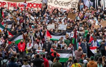 أنصار فلسطين يجتمعون في جامعة هارفارد لإظهار دعمهم للفلسطينيين في غزة في تجمع حاشد في كامبريدج، ماساتشوستس، في 14 أكتوبر 2023.مظاهرة في جامعة هارفارد المرموقة تضامنًا مع غزة. 14 أكتوبر 2023. GETTY IMAGES