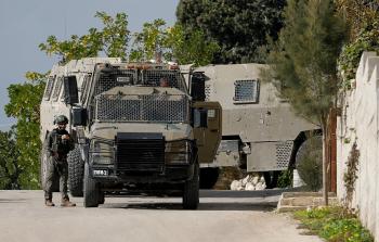 قوات الاحتلال تقتحم بلدة يطا ومستوطنون يطاردون رعاة الأغنام