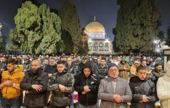 60 ألفًا يؤدون صلاتي العشاء والتراويح في الأقصى