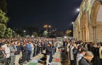 70 ألفًا يؤدون صلاتي العشاء والتراويح في الأقصى