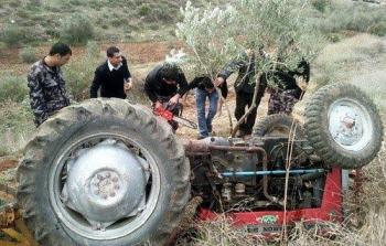 مصرع مواطن إثر انقلاب جرار زراعي جنوب الخليل