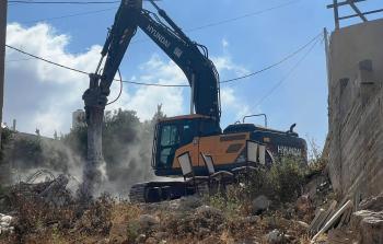 الاحتلال يهدم منزلًا ويجرف حديقة بالمغير شمال شرق رام الله