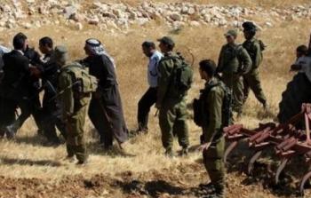 اعتقال مواطن عقب اعتداء للمستوطنين جنوب الخليل