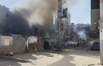 مستشفى العودة: النيران ما زالت مشتعلة داخل مستودع الأدوية ونطالب بالتدخل الفوري