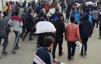 تحقيق: عمال فلسطينيون يُجبرون على العمل في ظروف 