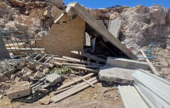 الاحتلال يهدم منزلين من الصفيح ويجرف أراضٍ شرق القدس