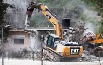 الاحتلال يهدم مقهى غرب رام الله