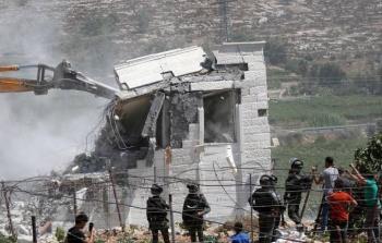 الاحتلال يُخطر بوقف العمل في 5 مساكن ومنشآت زراعية بالخليل