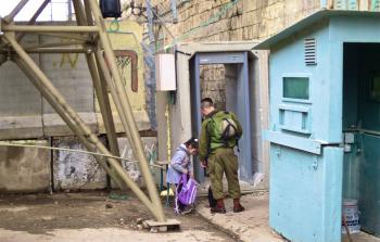 الاحتلال يعيق وصول الطلبة والمعلمين إلى مدارس مخيم الفوار بالخليل