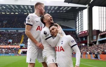 مواجهة توتنهام وأستون فيلا: صراع المربع الذهبي في الدوري الإنجليزي