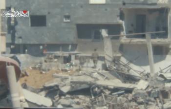 القسام تنشر فيديو يوثق استهداف جنود وآليات الاحتلال بغزة