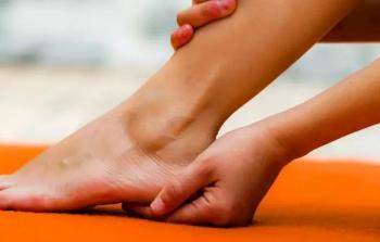 القدمان مرآة صحتك: علامات تحذيرية لا تتجاهلها