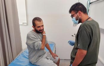 الصحة بغزة تباشر الفحص الطبي للأسرى المحررين