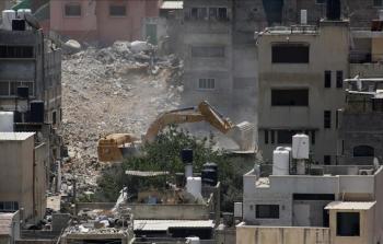 الاحتلال يهدم منزلين ويجرف أراضي ويتلف محاصيل زراعية شرق الخليل