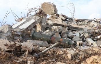 مركز: مخلفات الاحتلال تعرقل مشاريع الإعمار وتهدد حياة المواطنين بغزة