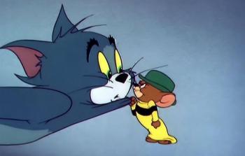 متعة توم وجيري: قنوات البث والترددات ودليل الضبط الشامل