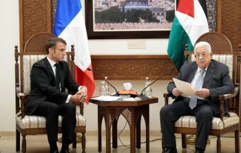 عباس يلتقي ماكرون