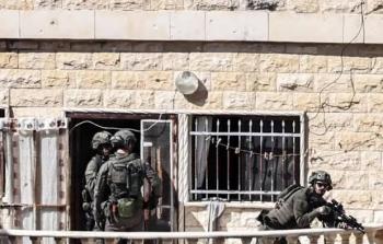 الاحتلال يسلم عائلة الرجبي قرارًا بإخلاء منازلها في حي بطن الهوى بسلوان